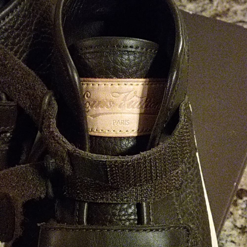 Sneakers - Picture 3 of 4